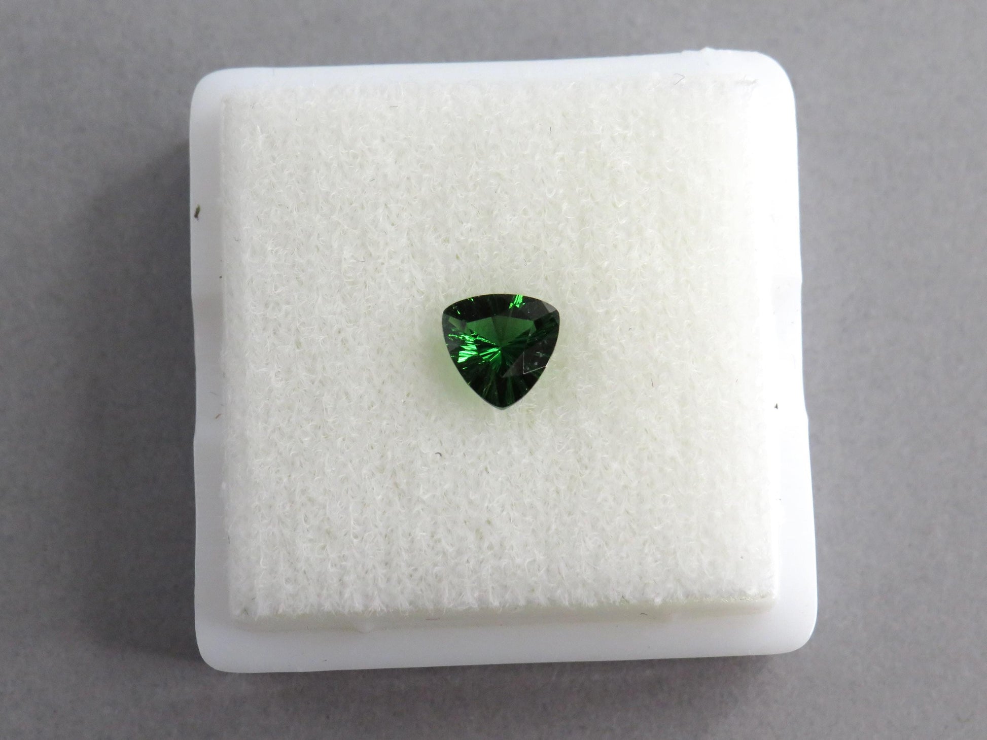 Chrome Tourmaline Trillion | 5.5mm | Tanzania | TO570 - Chrome Tourmaline - GemEnthusiast