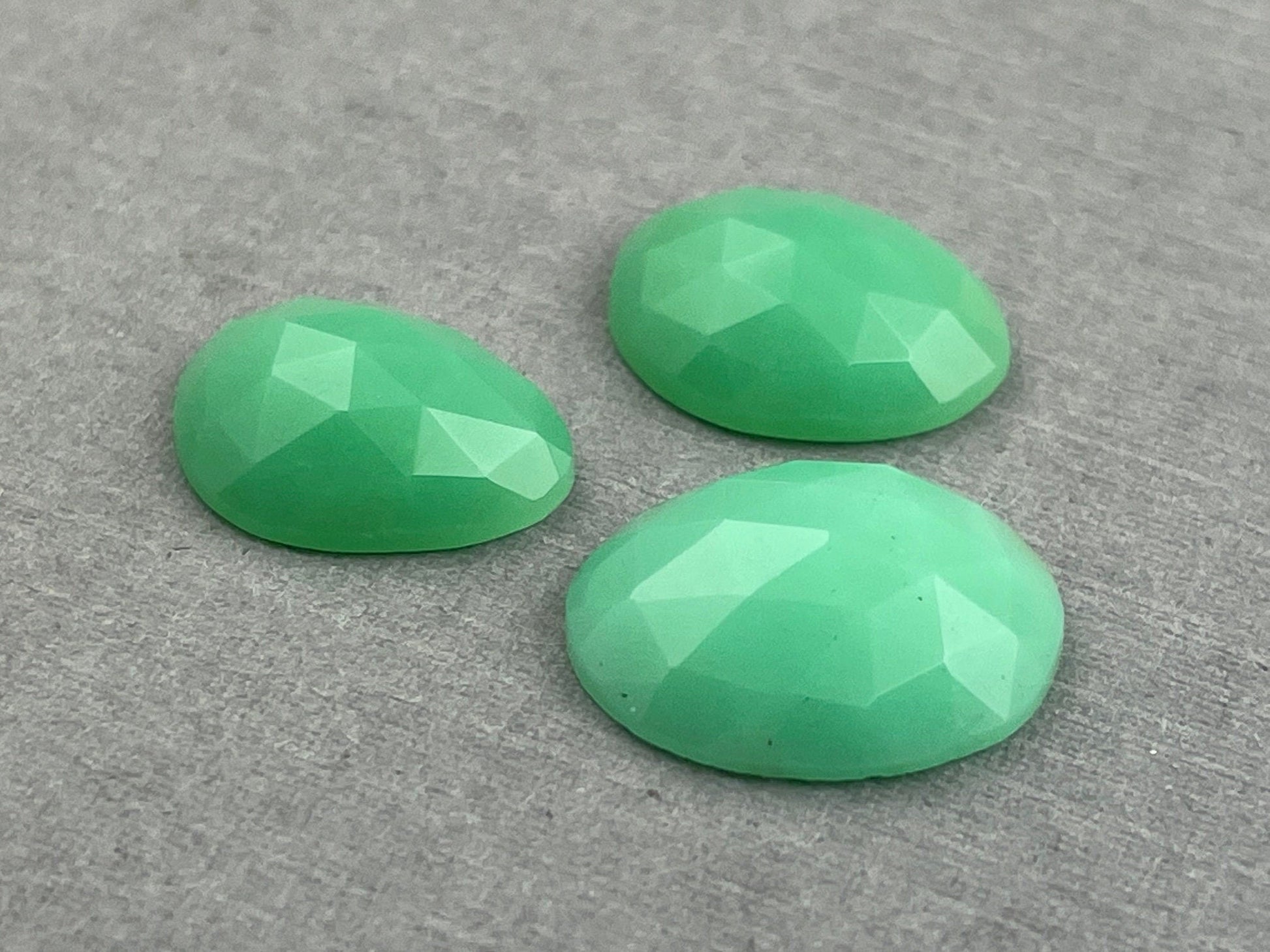 Mint Chrysoprase Rose Cut Lot | Chalcedony Gemstones | 10 carats | CY120 - Gem Enthusiast