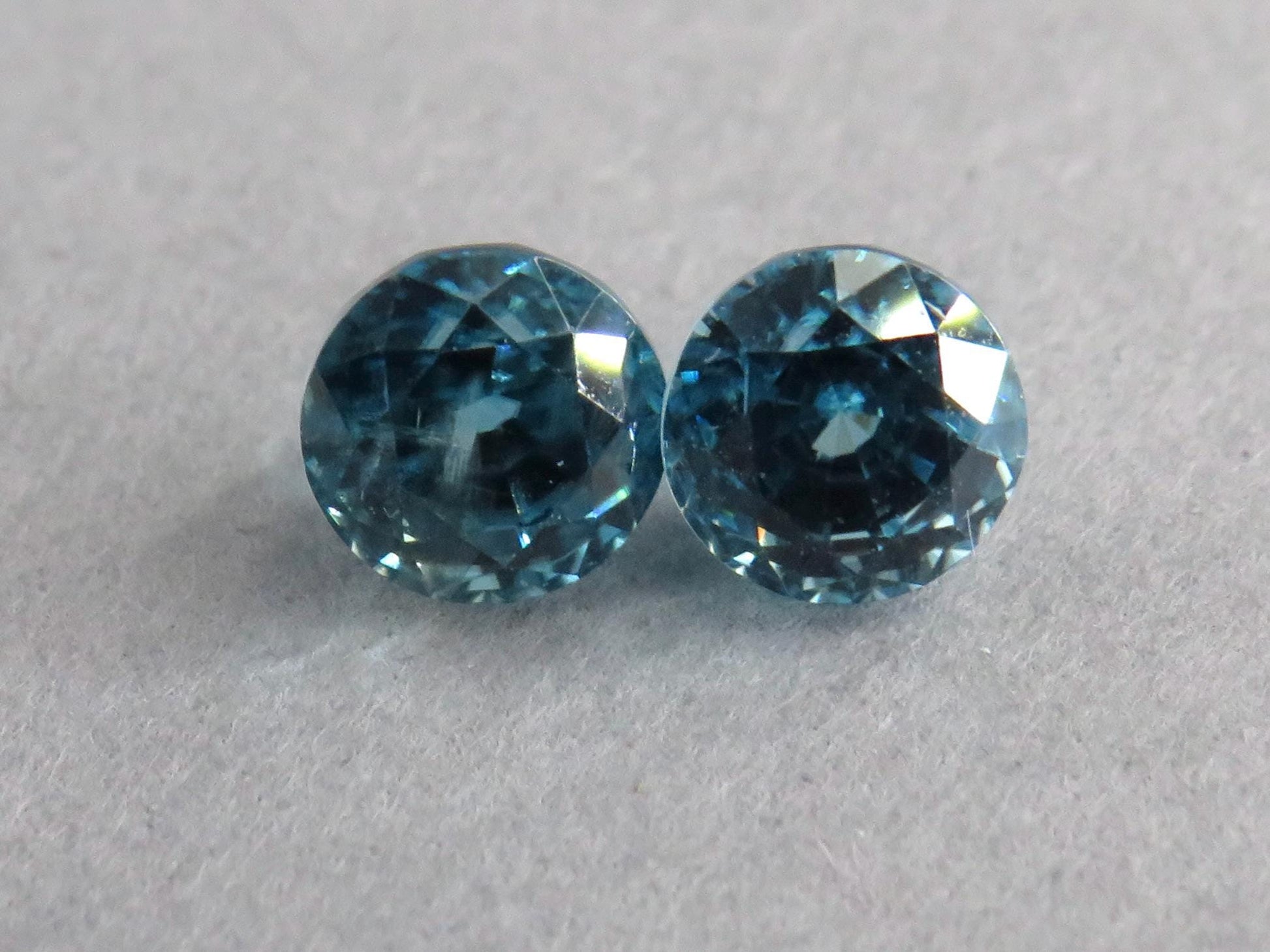 Natural Blue Zircon | 5mm Faceted Round Pair | ZC103 - Gem Enthusiast