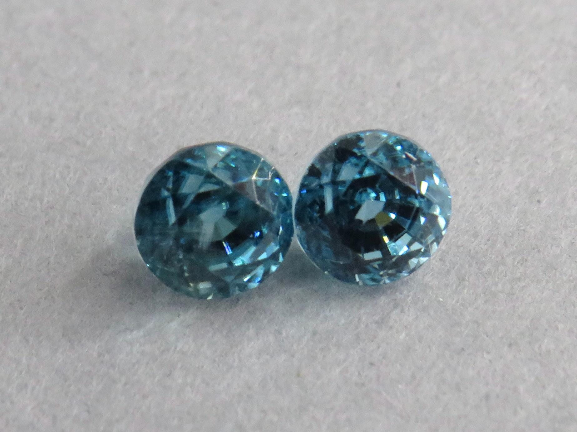 Natural Blue Zircon | 5mm Faceted Round Pair | ZC103 - Gem Enthusiast