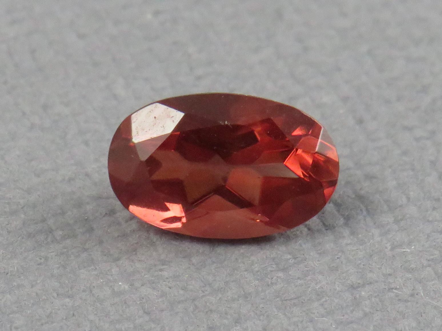 Oregon Sunstone - Faceted Oval | 8x5mm, 0.9ct | Oregon USA | OSF219 - Gem Enthusiast