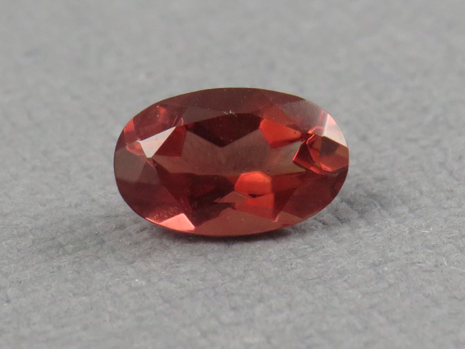 Oregon Sunstone - Faceted Oval | 8x5mm, 0.9ct | Oregon USA | OSF219 - Gem Enthusiast