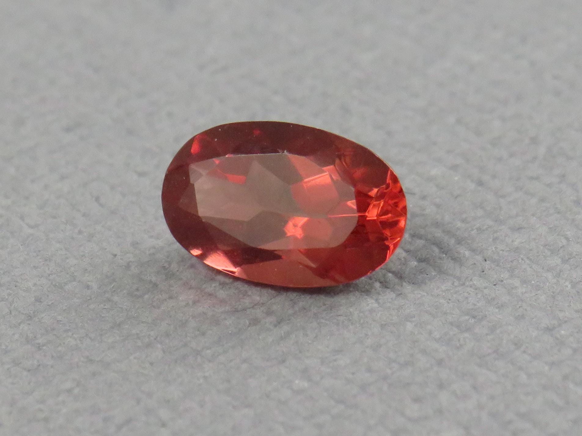 Oregon Sunstone - Faceted Oval | 8x5mm, 0.9ct | Oregon USA | OSF219 - Gem Enthusiast