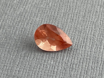 Oregon Sunstone Pear Gemstone with Schiller | 1.42 carats | OSF190 - Oregon Sunstone - Gem Enthusiast