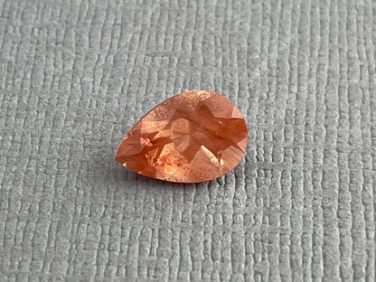Oregon Sunstone Pear Gemstone with Schiller | 1.42 carats | OSF190 - Oregon Sunstone - Gem Enthusiast