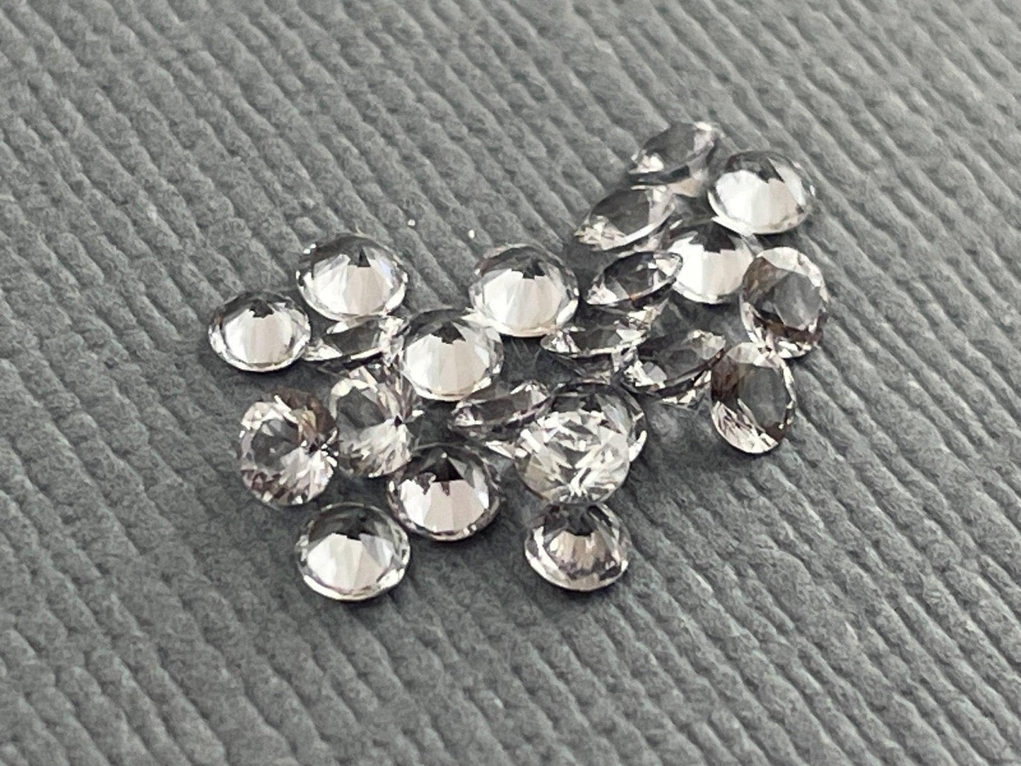 Platinum Natural Spinel Round | 2.5mm or 3mm | Mozambique Gemstone - Gem Enthusiast