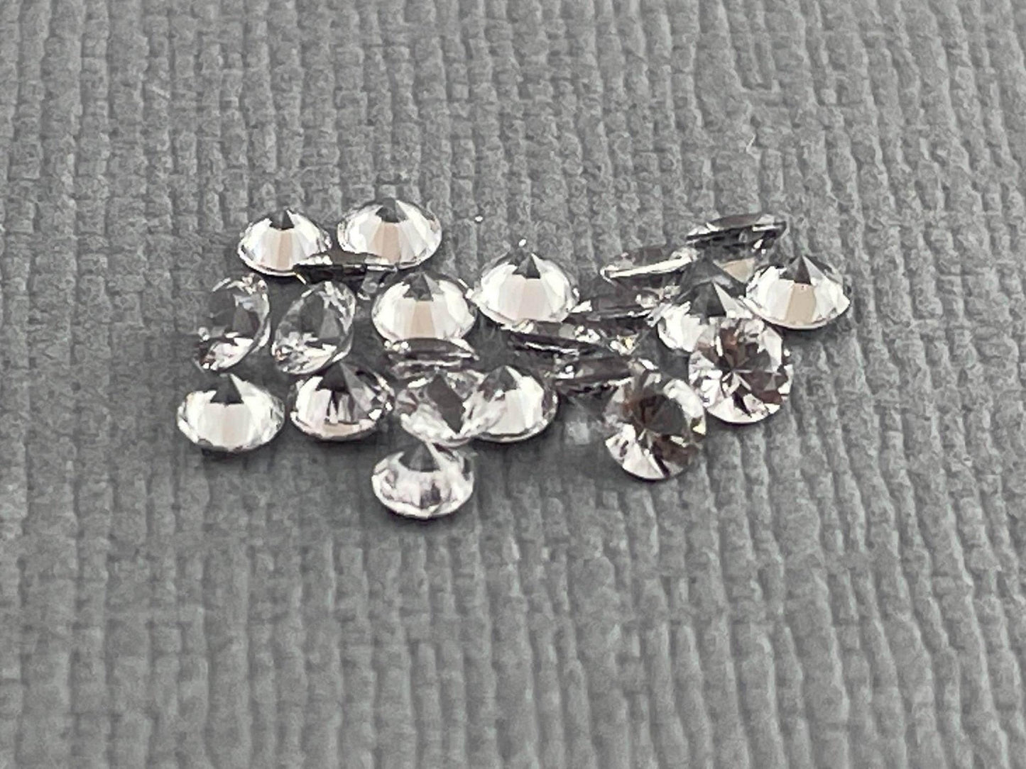 Platinum Natural Spinel Round | 2.5mm or 3mm | Mozambique Gemstone - Gem Enthusiast