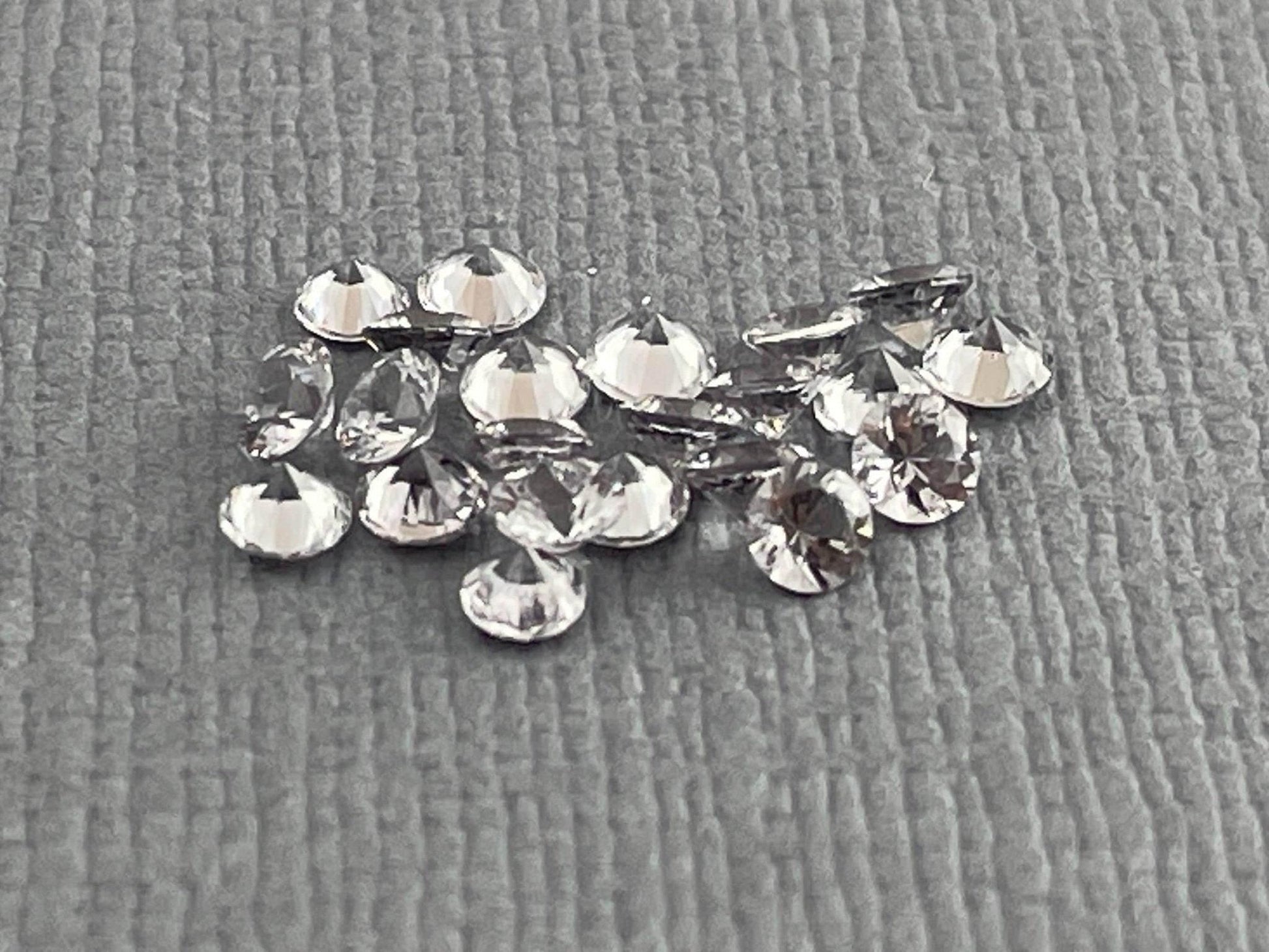 Platinum Natural Spinel Round | 2.5mm or 3mm | Mozambique Gemstone - Gem Enthusiast