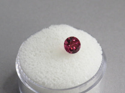 Rhodolite Garnet | 5.6mm Faceted Round Gemstone | Tanzania | GR102 - Gem Enthusiast