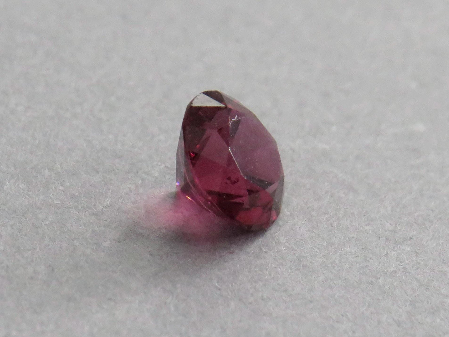 Rhodolite Garnet | 5.6mm Faceted Round Gemstone | Tanzania | GR102 - Gem Enthusiast