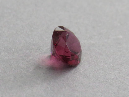 Rhodolite Garnet | 5.6mm Faceted Round Gemstone | Tanzania | GR102 - Gem Enthusiast