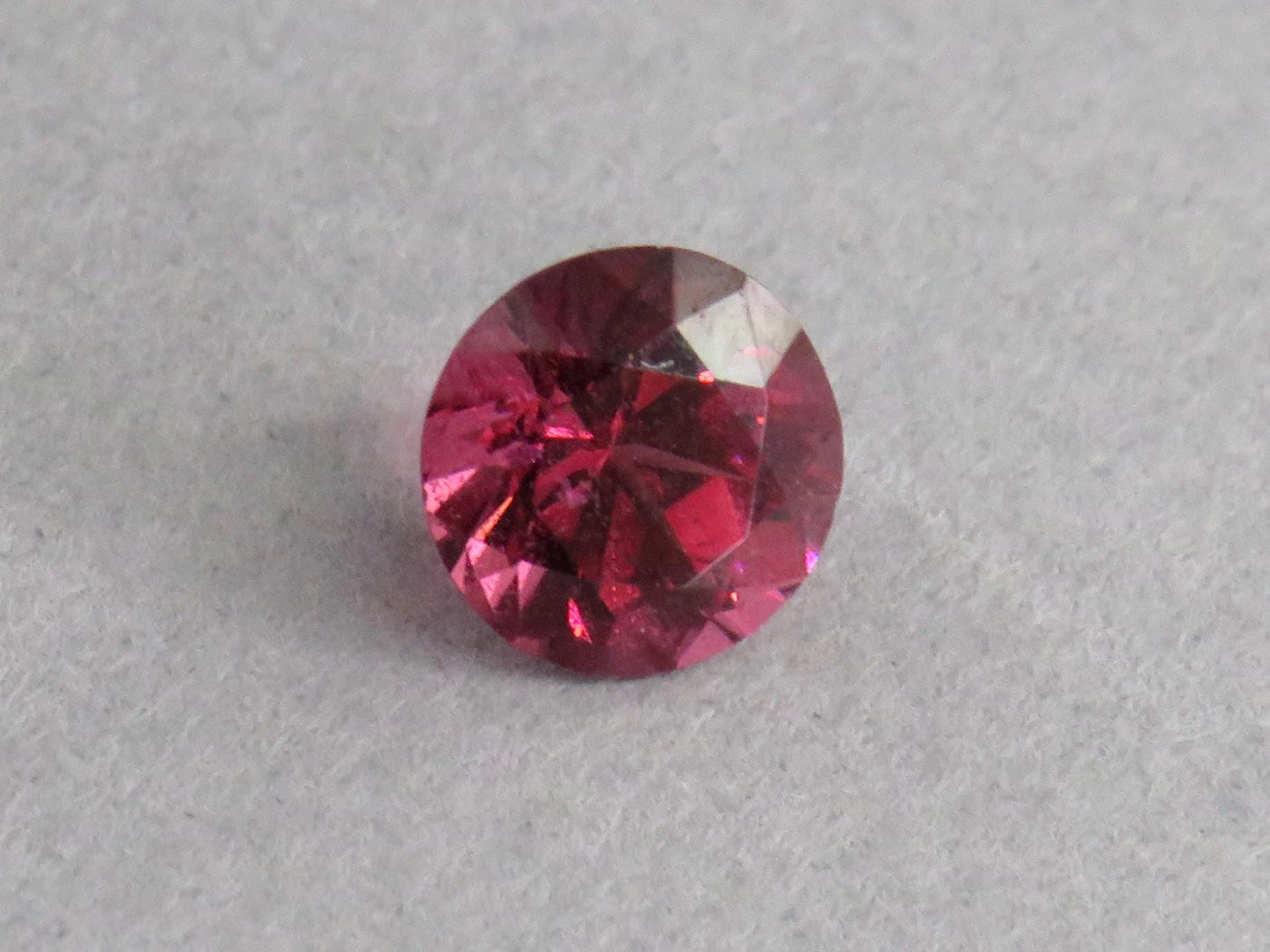 Rhodolite Garnet | 5.6mm Faceted Round Gemstone | Tanzania | GR102 - Gem Enthusiast