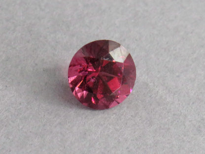 Rhodolite Garnet | 5.6mm Faceted Round Gemstone | Tanzania | GR102 - Gem Enthusiast