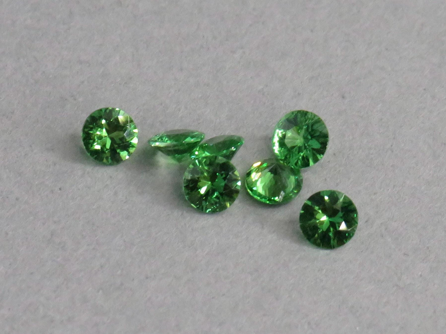 Tsavorite Garnet Loose Gemstones | Calibrated in 3mm and 2.5mm | Kenya - Gem Enthusiast