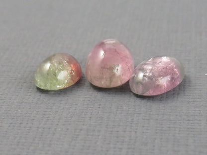 Watermelon Tourmaline Cabochon Oval | 9 - 11.5, depth 4 - 5 mm, 7.64ct | 3 - Stone Lot | TO559 - Gem Enthusiast